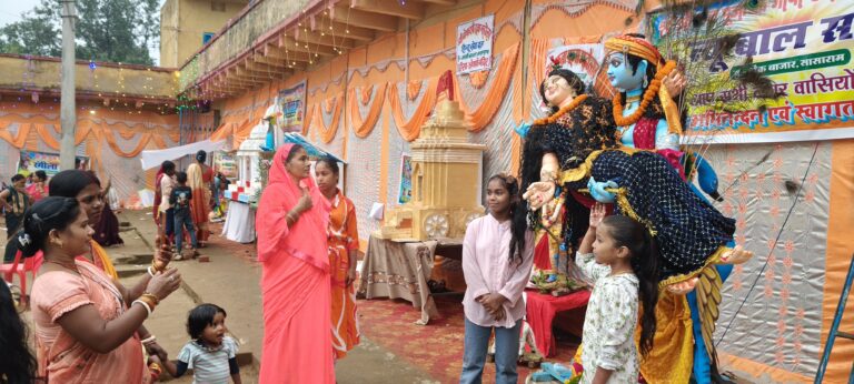 गोपाष्टमी पर पूजा कर गायों को खिलाया गया चारा