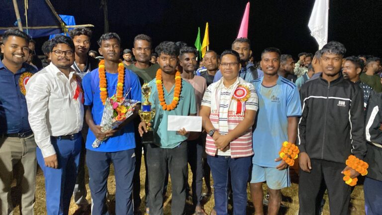 जय सरना नवयुवा समिति मोरो की टीम विजयी