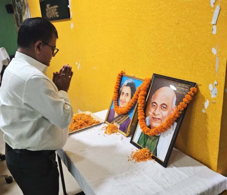 महान विभूतियों को जिला प्रशासन ने किया याद