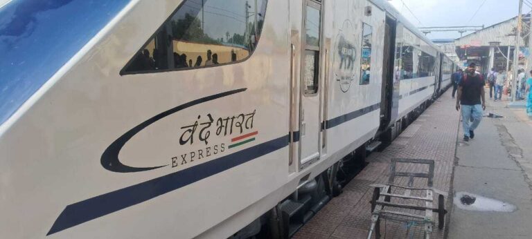 यात्रियों को अपनी ओर आकर्षित नहीं कर पा रही वंदे भारत ट्रेन