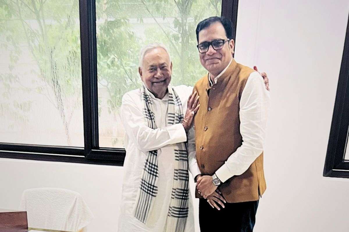 sanjeev kumar and nitish kumar| Who is JDU MLA Dr. Sanjeev Kumar, who will join the RJD? Find out how much property he owns.