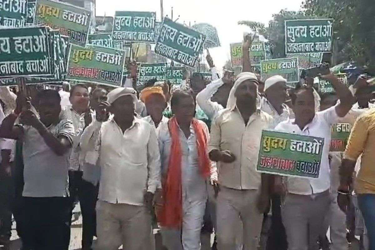 suday yaadav ka virodh