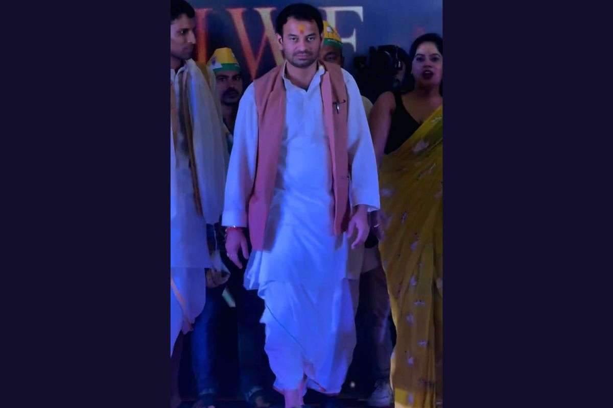 tej pratap yadav viral video| Tej Pratap Yadav's typical desi style ramp walk goes viral on social media