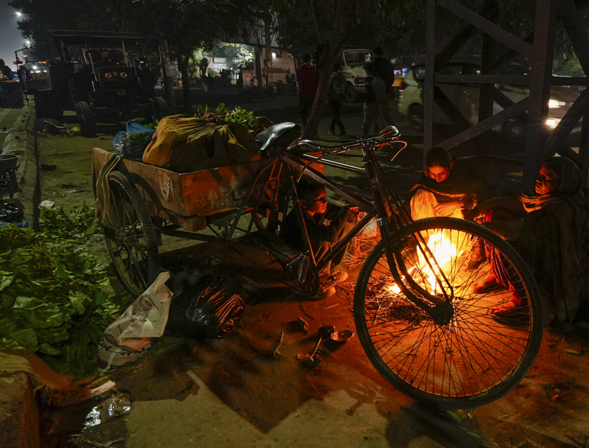 Heavy Rain Alert: 48 घंटे में बदलेगा मौसम, शीतलहर से बढ़ेगी कड़ाके की ठंड, इन राज्यों में 10,11,12 और 13 नवंबर को बारिश का अलर्ट 1 17121 Pti12 17 2024 000400B
