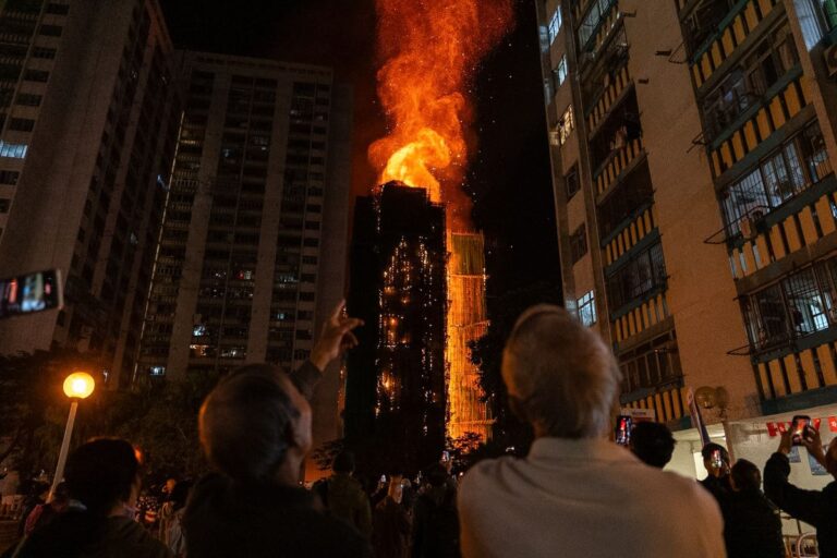 Hong Kong Fire: क्या हांगकांग की बिल्डिंगों में आग सिगरेट से लगी? तबाही से पहले का वीडियो में नया खुलासा