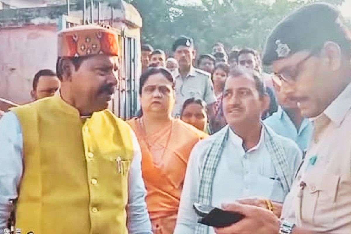 Bihar Election 2025 rjd Bhai Virendra threatened polling station officer Election Commission action