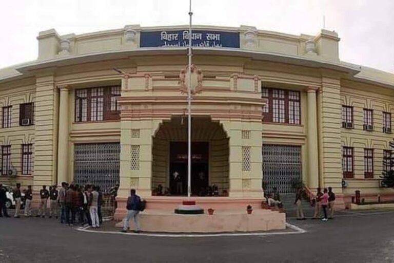Bihar Vidhan Sabha: एक दिसंबर से विधानसभा का सत्र शुरू, टैबलेट की मदद से सवाल-जवाब, लगाए गए सेंसर वाले माइक