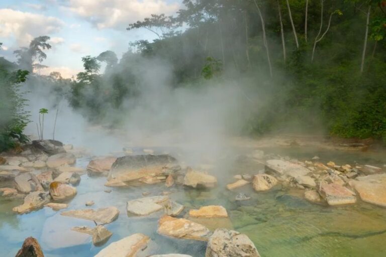 अमेजन के बीच बहती आग की नदी! जानें क्या है ‘Boiling River’ का रहस्य, जहां पानी उबलता है 100°C पर, वैज्ञानिक भी हैरान