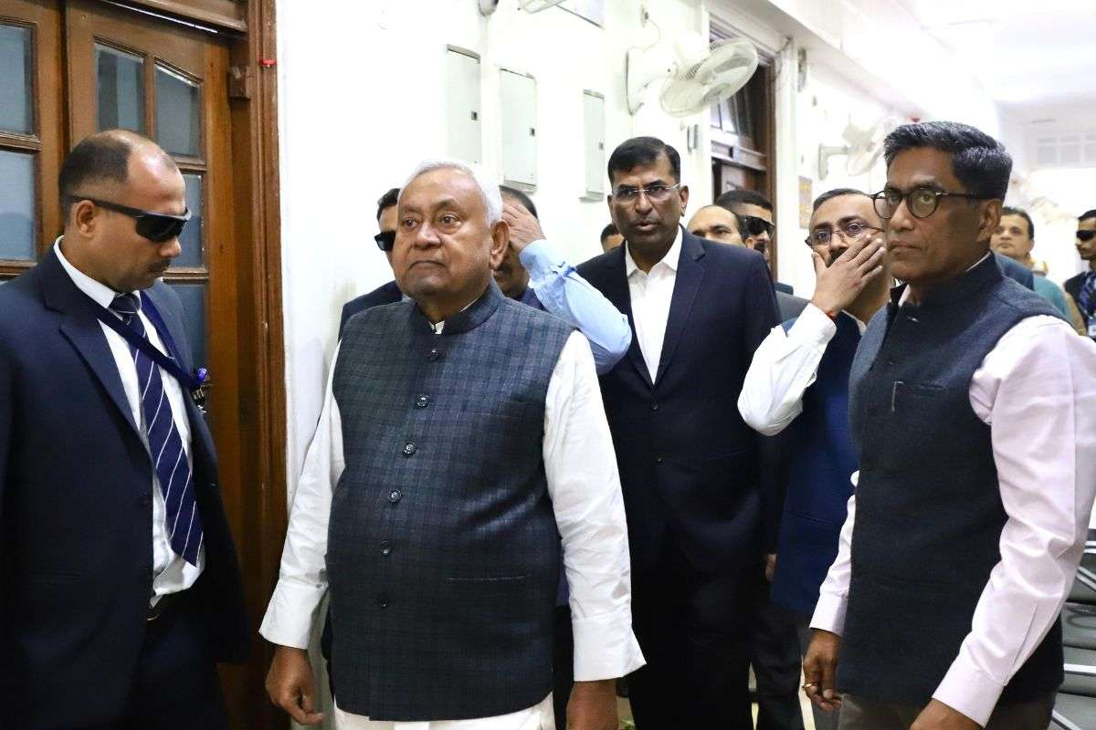 CM Nitish Kumar reached secretariat told officers come office on time