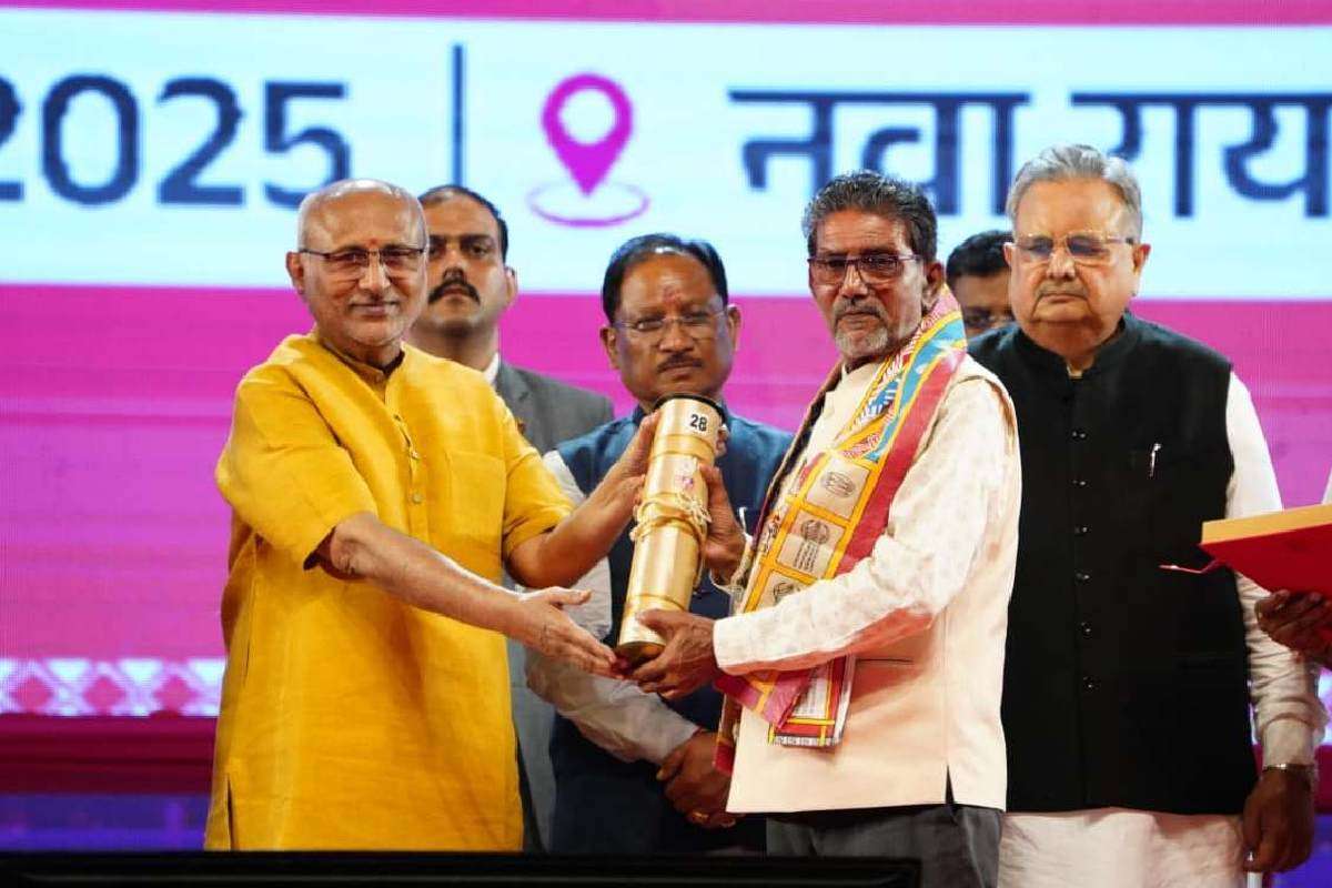 छत्तीसगढ रजत महोत्सव-2025 : उप राष्ट्रपति सीपी राधाकृष्णन ने 37 विभूतियों एवं 4 संस्थाओं को किया सम्मानित