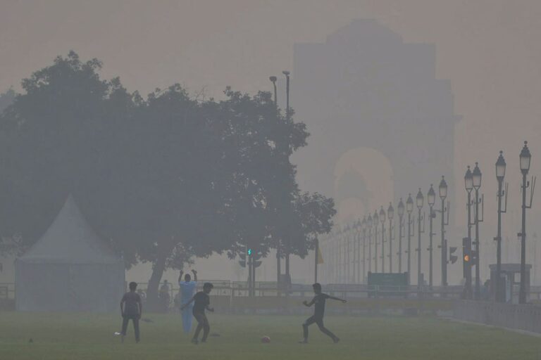 Delhi Air Pollution: दिल्ली में GRAP-III रद्द, सभी पाबंदियां हटाई गईं