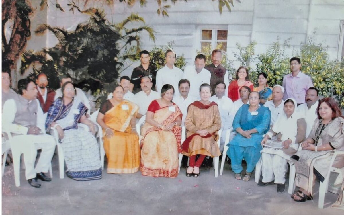 PHOTOS: इंदिरा और संजय गांधी के साथ काम कर चुकीं झारखंड की कांग्रेस नेता आयशा अहमद नहीं रहीं, अंतिम यात्रा 8 को 5 Congress Leader Ayesha Ahmed Death News Jamshedpur