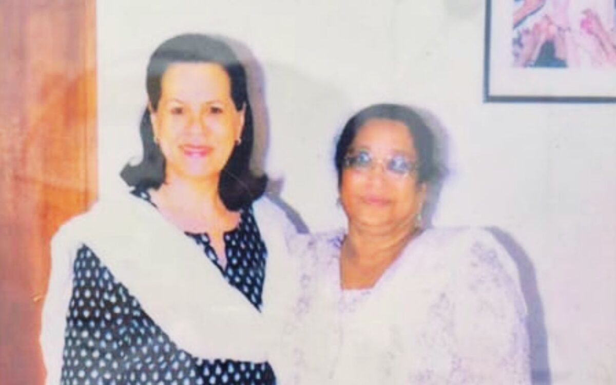 PHOTOS: इंदिरा और संजय गांधी के साथ काम कर चुकीं झारखंड की कांग्रेस नेता आयशा अहमद नहीं रहीं, अंतिम यात्रा 8 को 4 Congress Leader Ayesha Ahmed Death News Jamshedpur Today