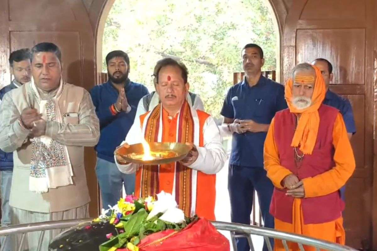 Deputy CM reached temple before counting of votes