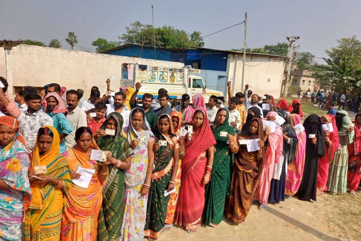 Election Commission termed the allegations of power cuts as false