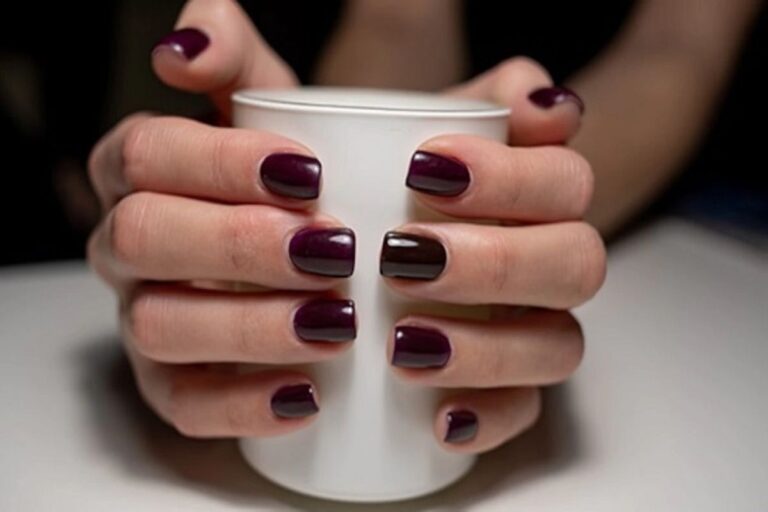 Latest Winter Nail Paint: सर्दियों में हाथों को दें खूबसूरत लुक, नाखूनों को देखकर हर कोई करेगा तारीफ