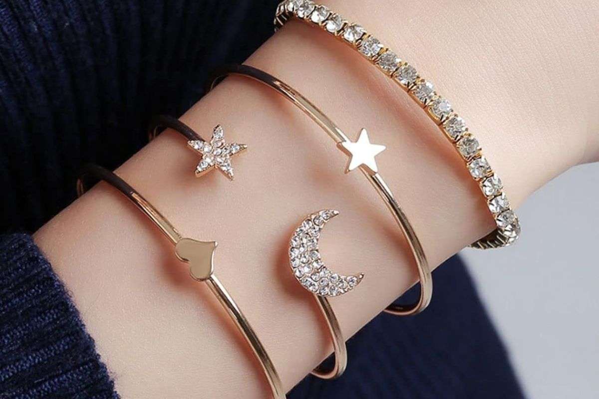 Give your hands a stylish look with this bracelet