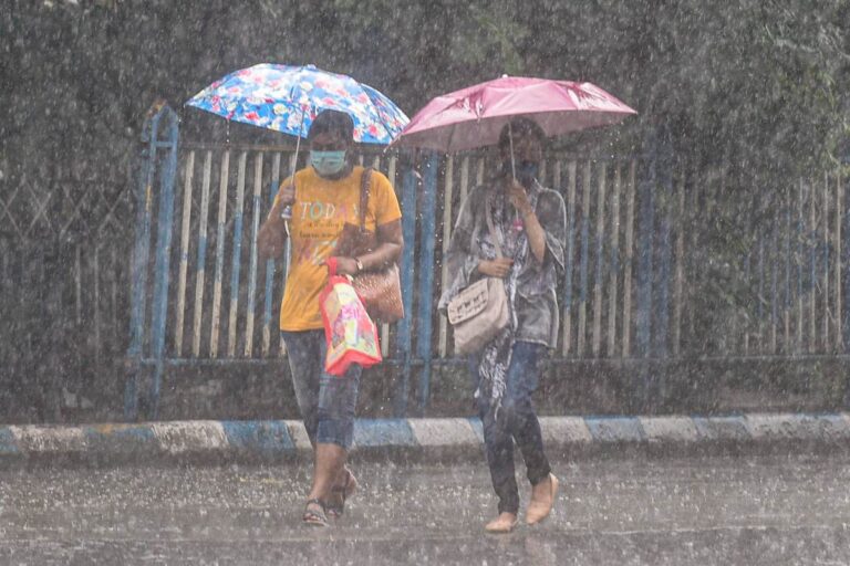 Heavy Rain Alert : लो प्रेशर की वजह से यहां होगी भारी बारिश, बिजली गिरने की चेतावनी, आया IMD का अलर्ट