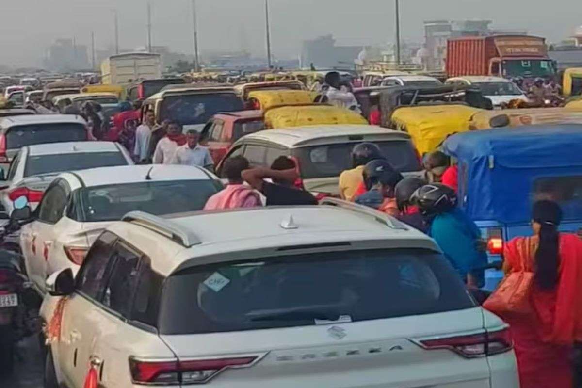 Heavy traffic jam in Patna on Kartik Purnima