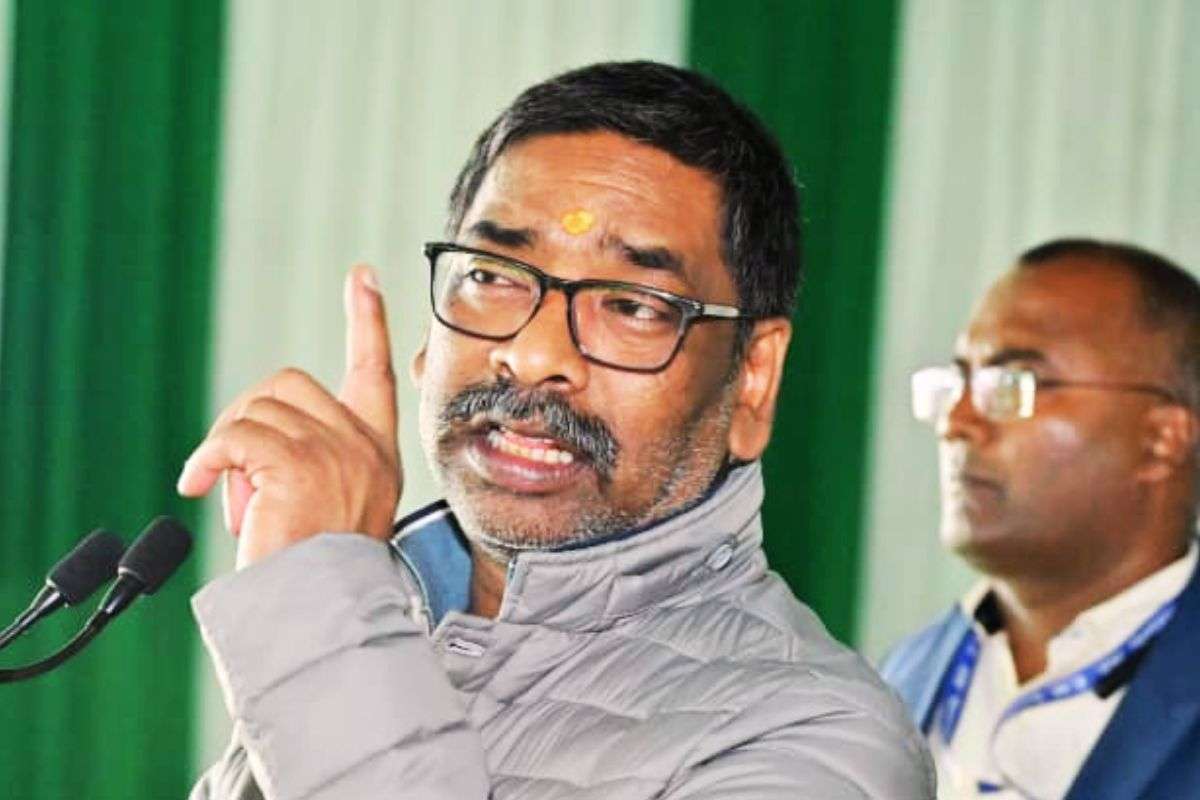 हेमंत सोरेन ने दादा सोबरन मांझी को दी श्रद्धांजलि, बोले- दलालों के लिए बंद होंगे सरकारी कार्यालयों के दरवाजे 2 Hemant Soren In Lukaiyatand Ramgarh