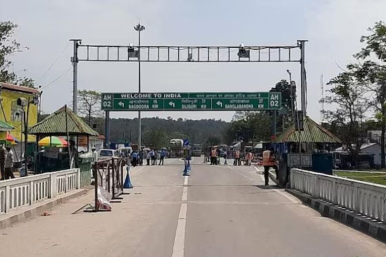 वोटिंग से 72 घंटे पहले भारत-नेपाल बॉर्डर सील, गिराया गया बैरियर