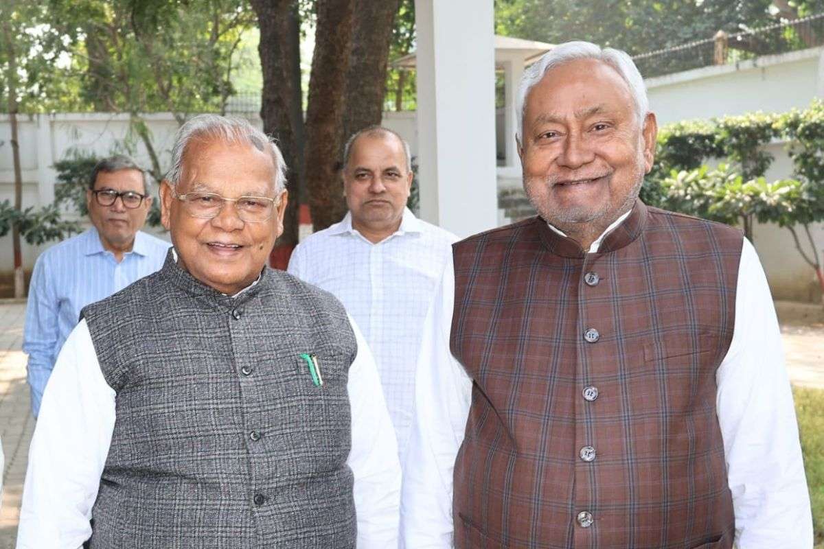 Jitan Ram Manjhi with Nitish Kumar