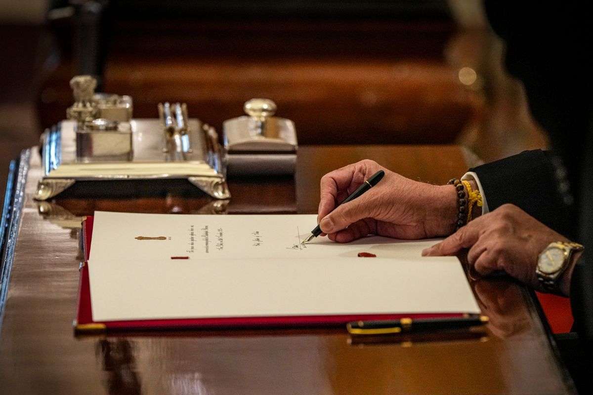 Justice Suryaknat takes oath as India's 53rd Chief Justice.