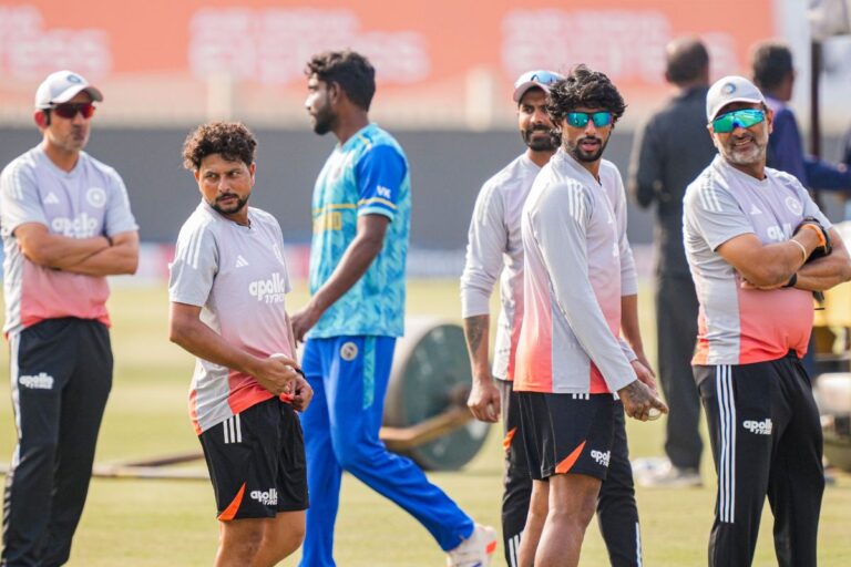 पहले वनडे में किस खिलाड़ी को मिलेगी नंबर 4 पर श्रेयस अय्यर की जगह, रेस में यह दो खिलाड़ी सबसे आगे