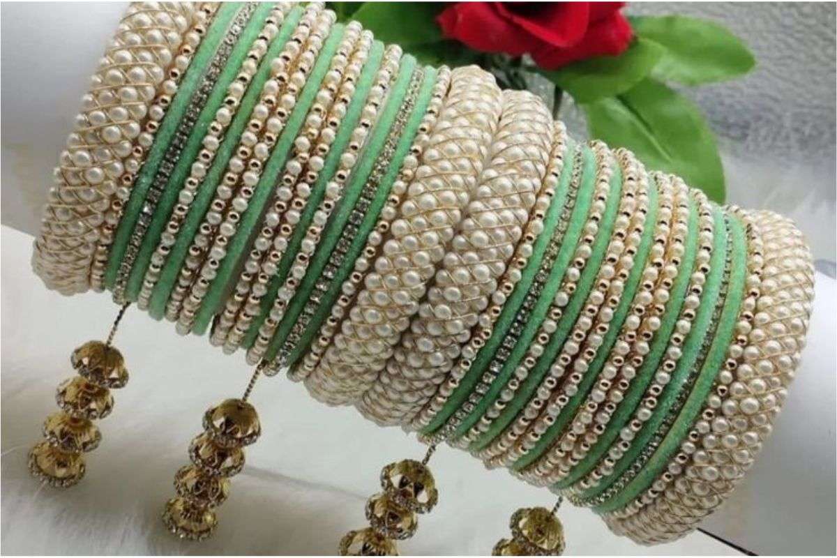 Latest Glass Bangles Design: साड़ी और लहंगे के साथ ट्राय करें ये कलरफुल चूड़ी कॉम्बिनेशन और दिखें सबसे ट्रेंडी 6 Latest Glass Bangles Design 3