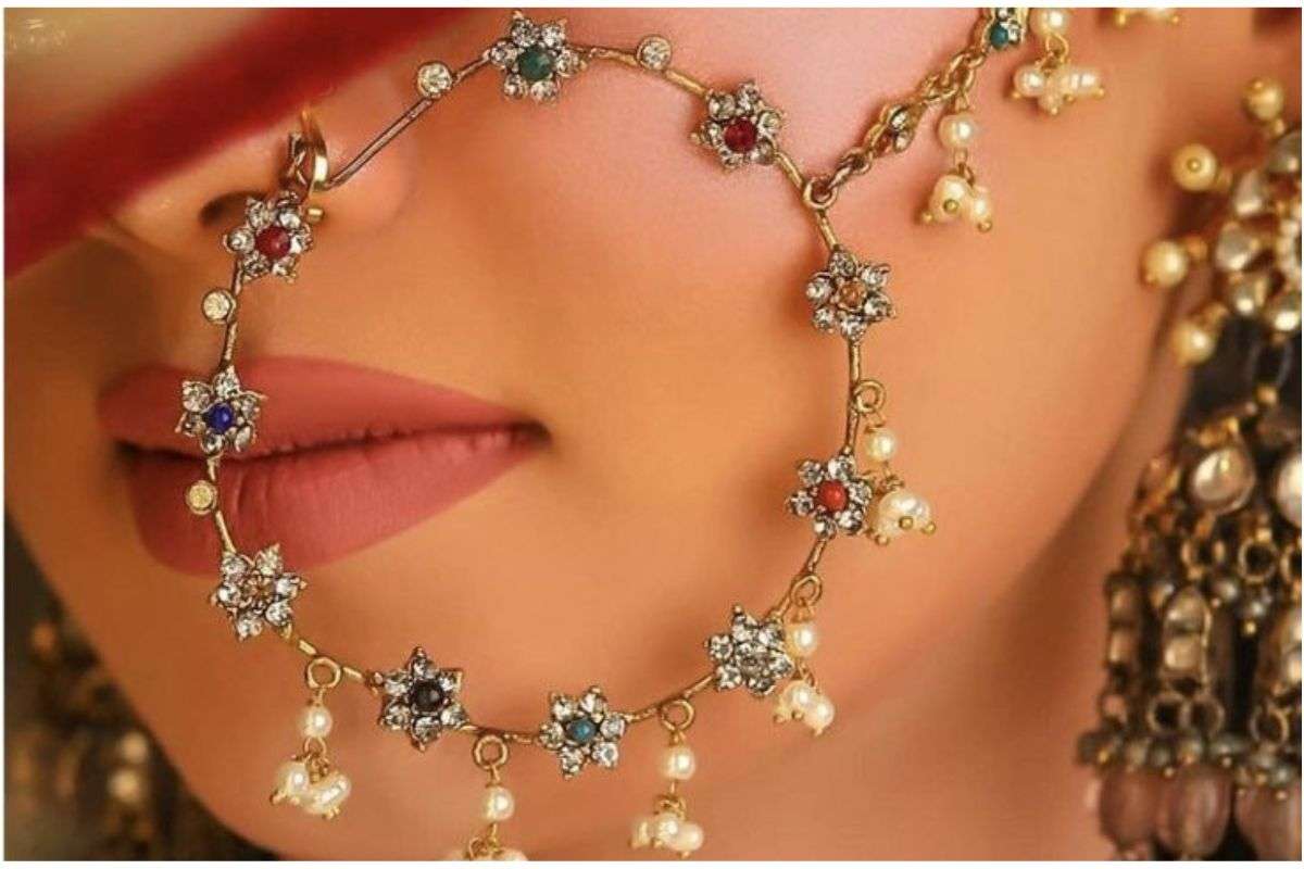 Latest Gold Pahadi Nath Design 4