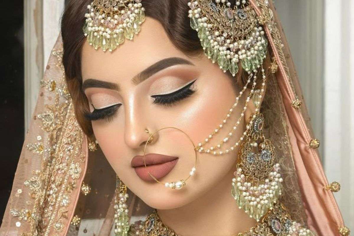 Latest Gold Pahadi Nath Design 5