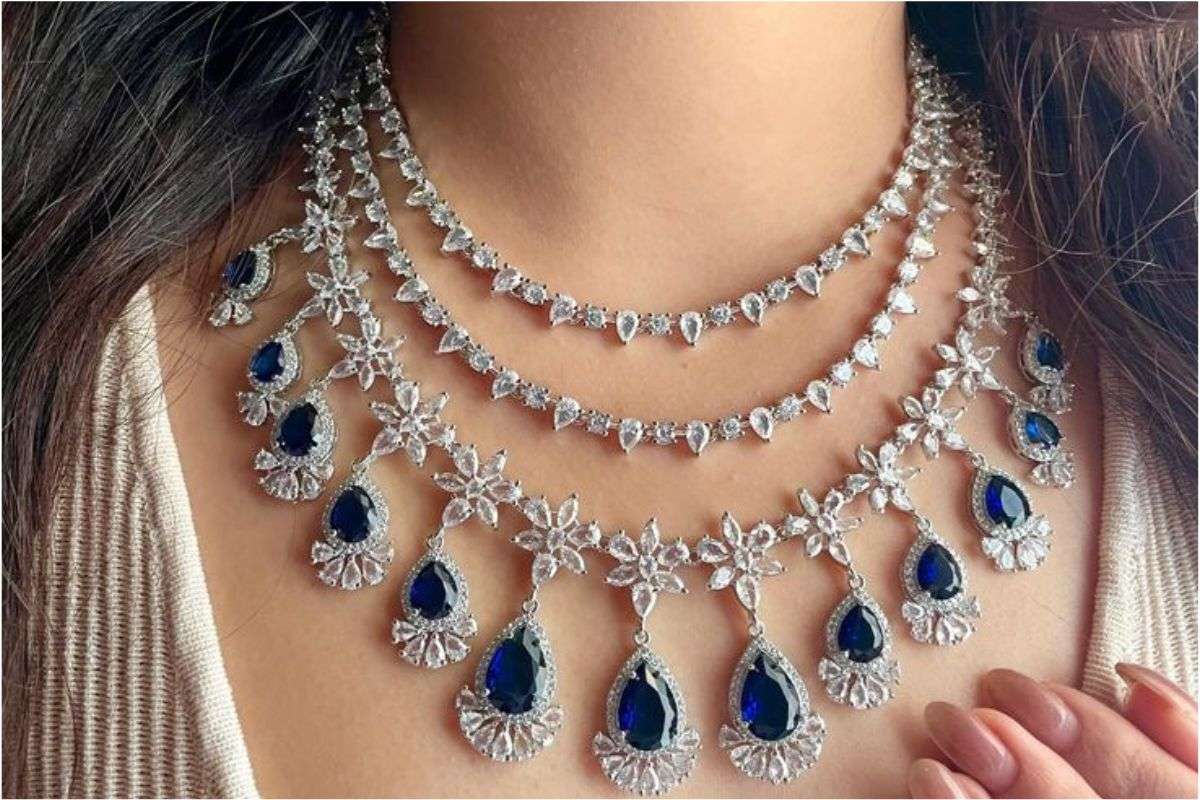 Latest Layered Necklace Styling Tips