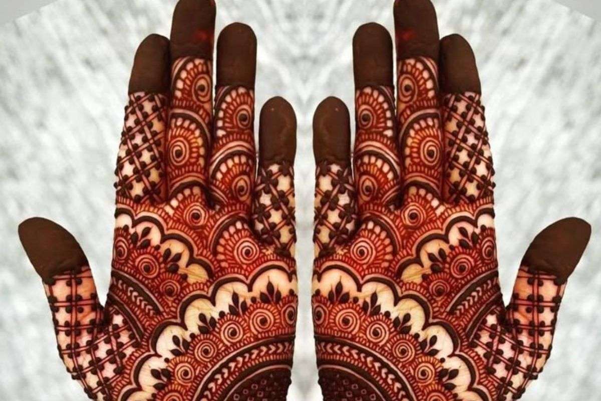 Latest Mehndi Design: रेयर और ट्रेंडिंग मेहंदी आइडियाज जो आपके हाथों को बनाएं खास 2 Latest Mehndi Design 5