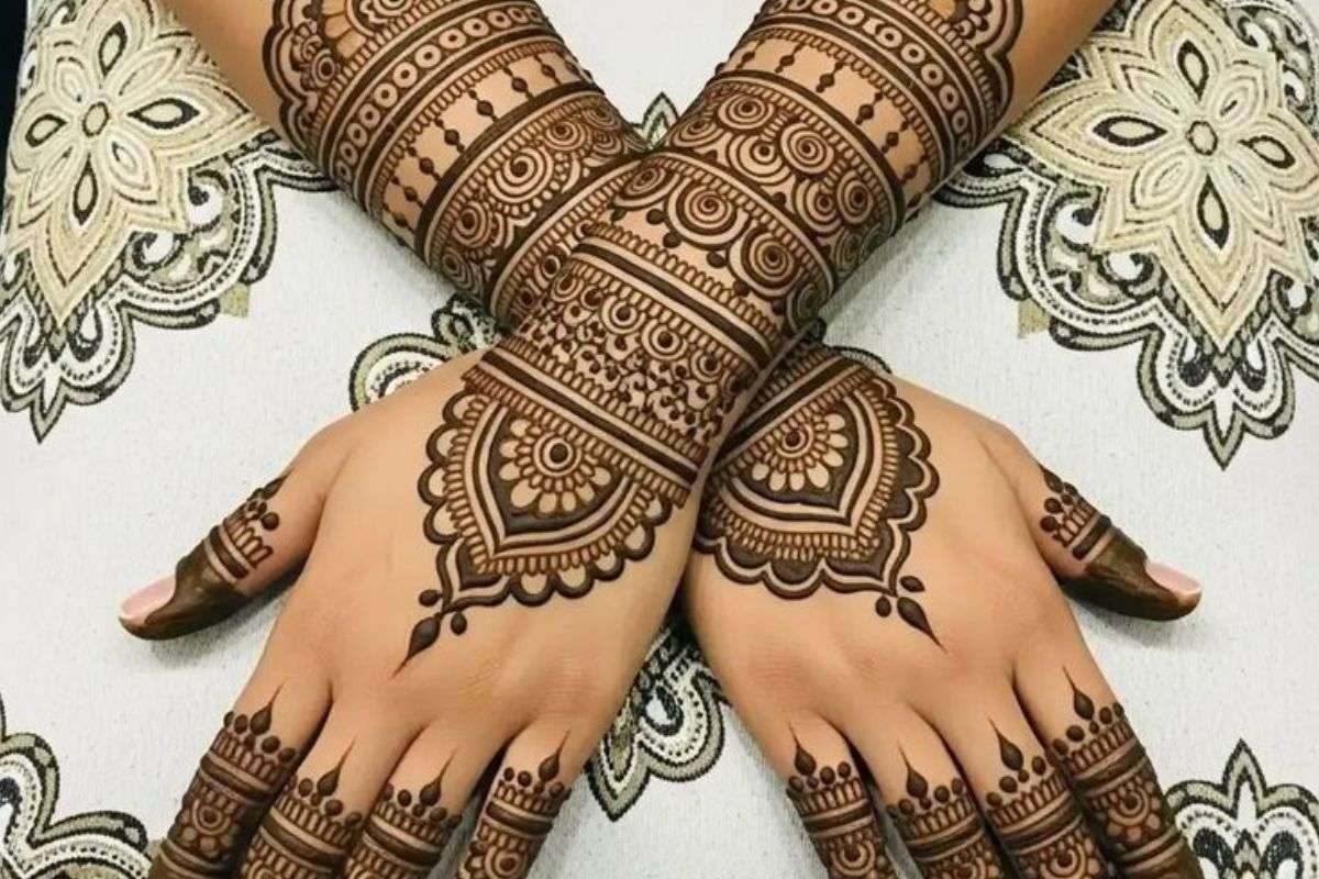 Latest Mehndi Design: रेयर और ट्रेंडिंग मेहंदी आइडियाज जो आपके हाथों को बनाएं खास 4 Latest Mehndi Design 7