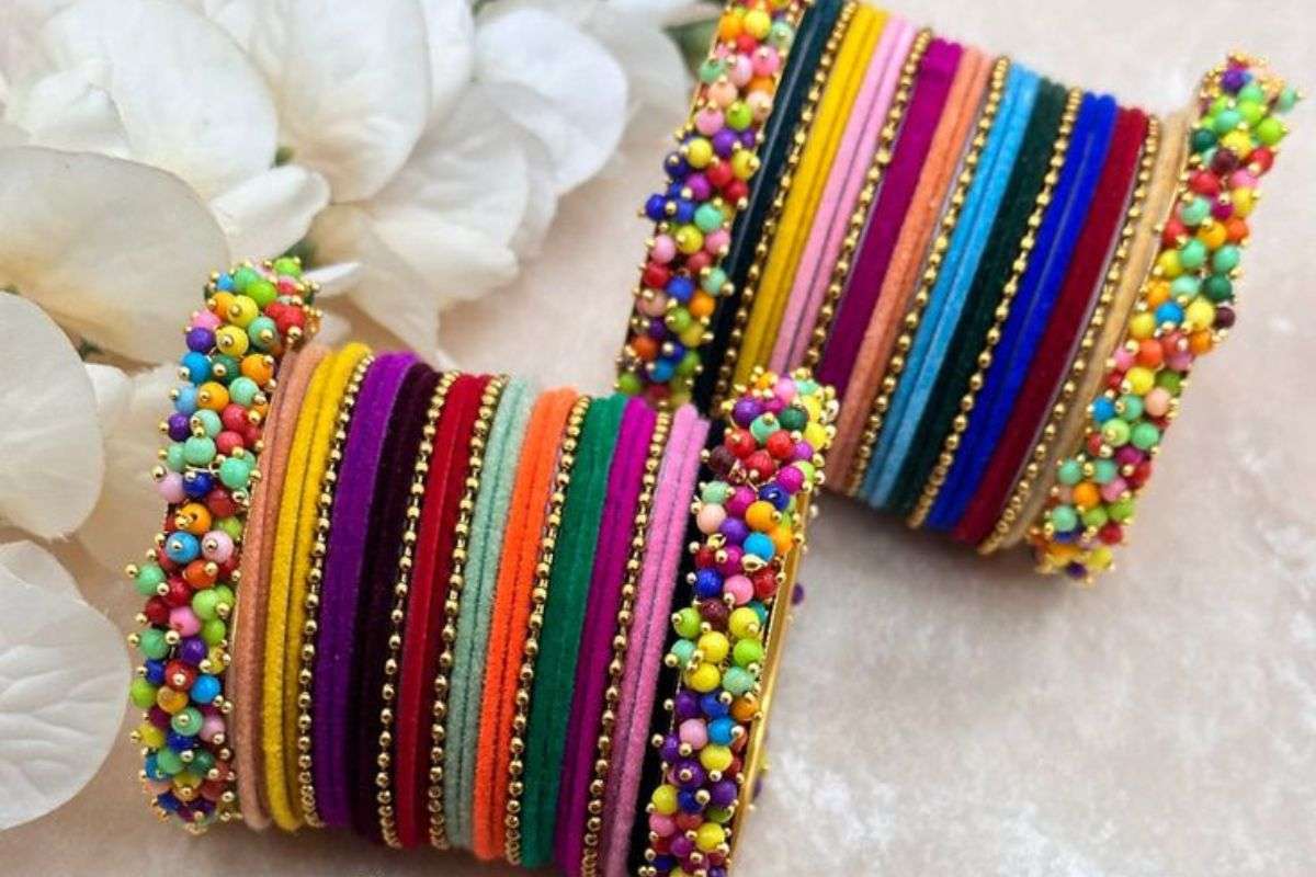 Latest Velvet Bangles Designs For Brides: शादियों से लेकर पार्टी तक, हर मौके पर परफेक्ट 1 Latest Velvet Bangles Designs For Brides 1