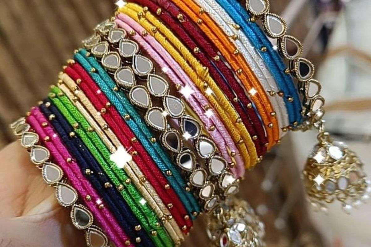 Latest Velvet Bangles Designs For Brides: शादियों से लेकर पार्टी तक, हर मौके पर परफेक्ट 6 Latest Velvet Bangles Designs For Brides 5