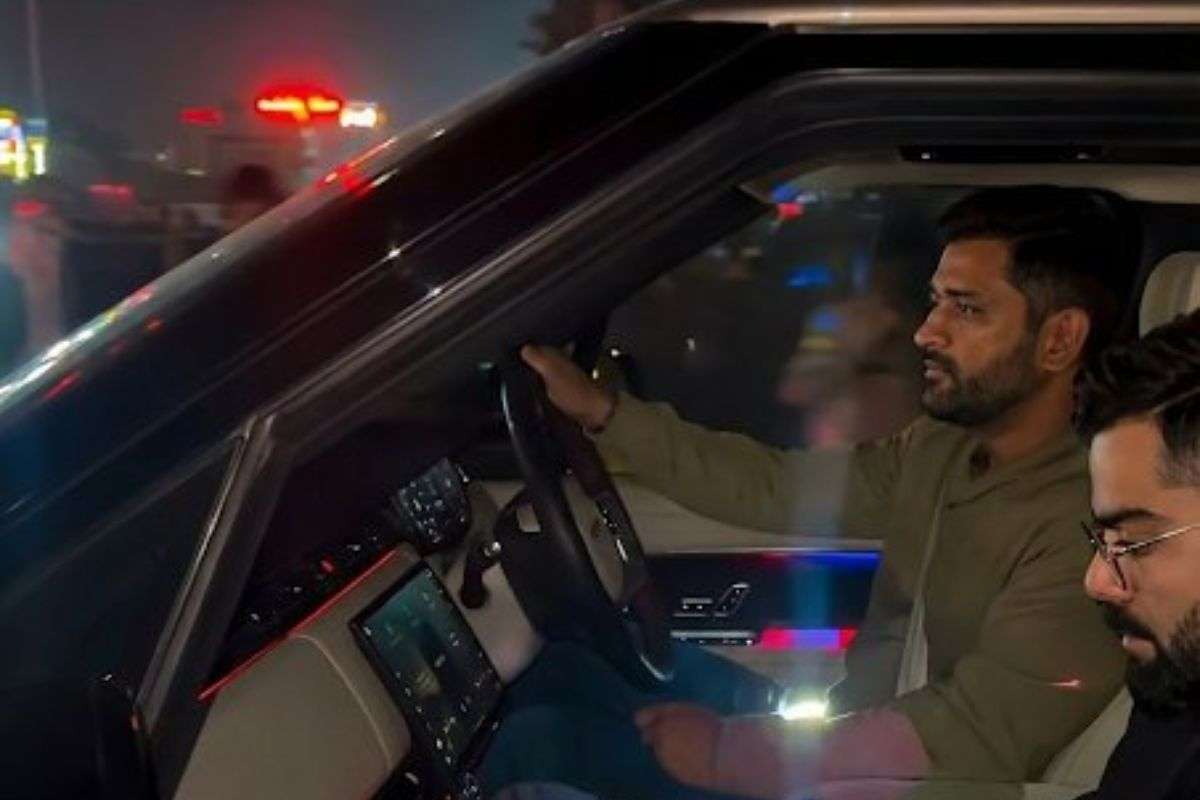MS Dhoni Driving Car For Virat Kohli in Ranchi