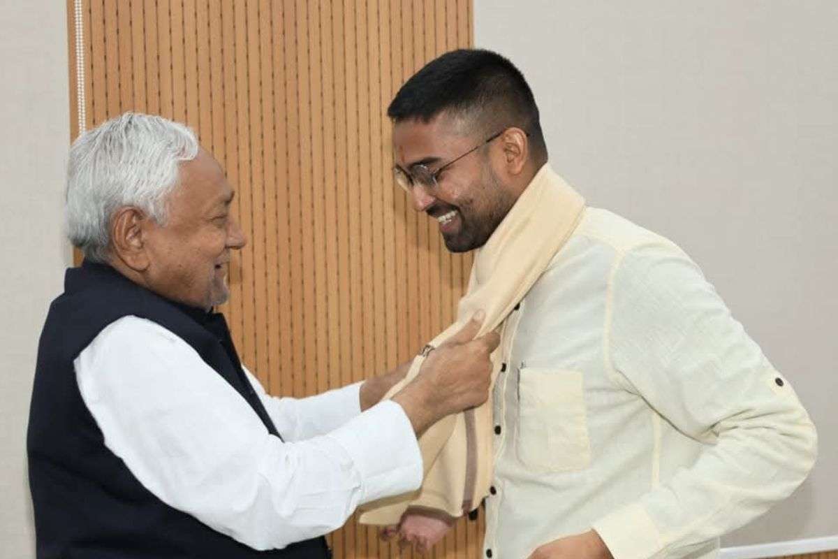Nitish-kumar-and-Deepak-Prakash
