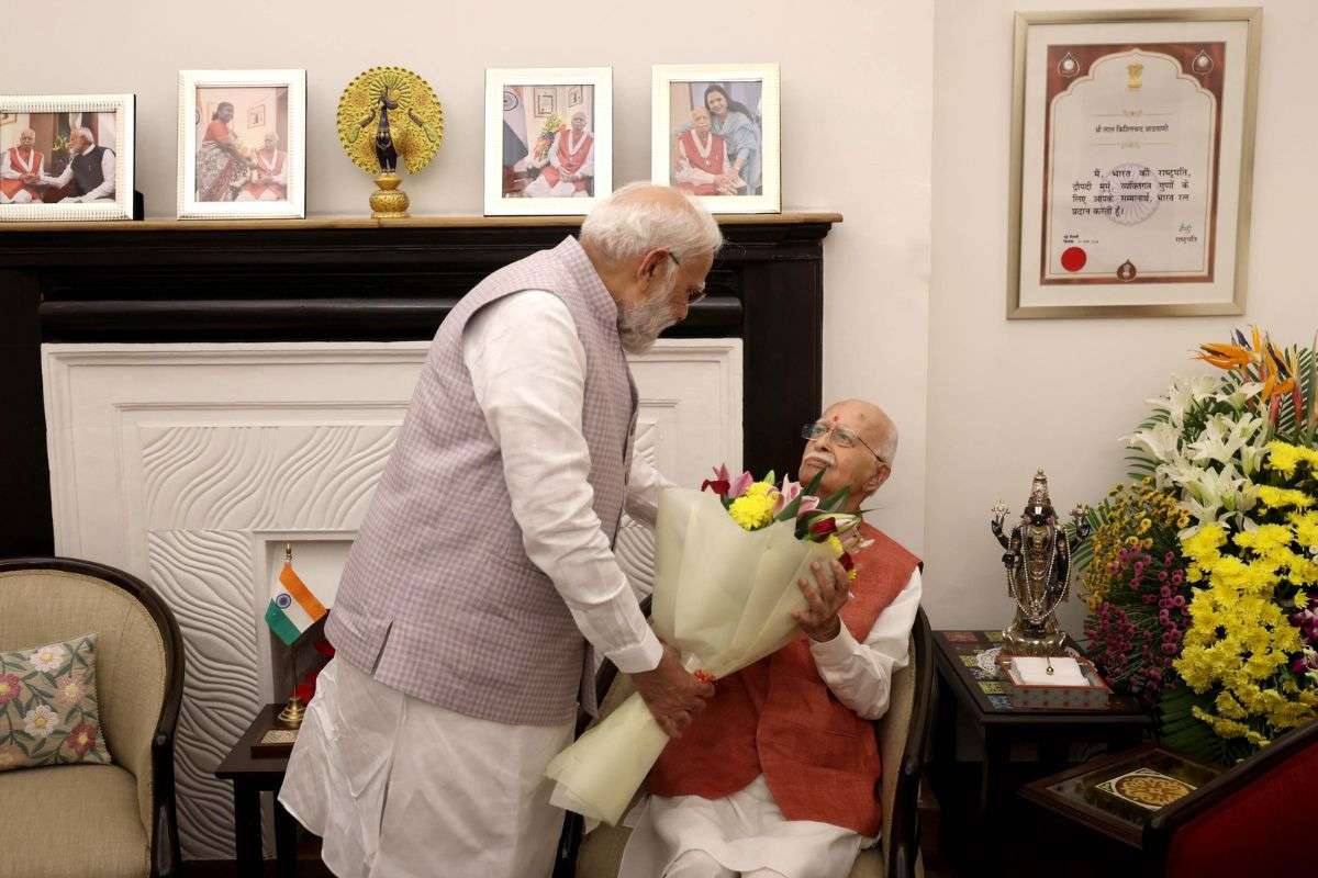 PM Modi met LK Advani