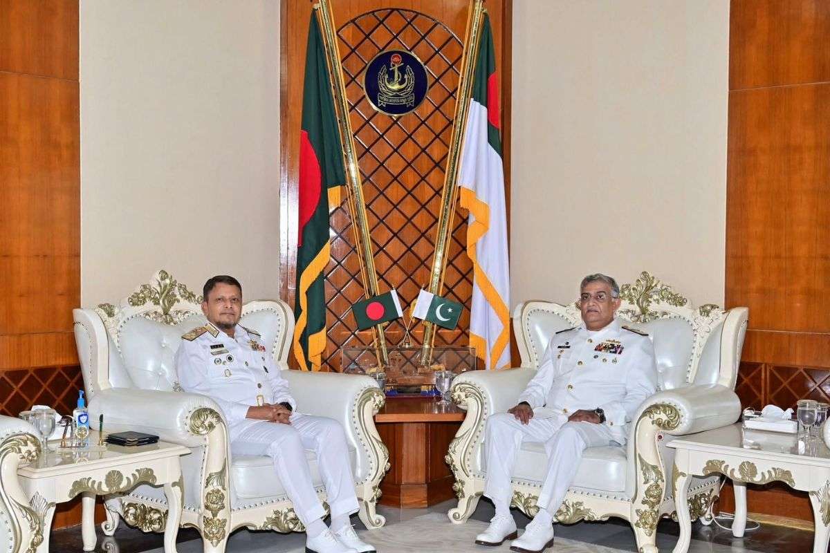 Pakistan Navy Reaches Bangladesh