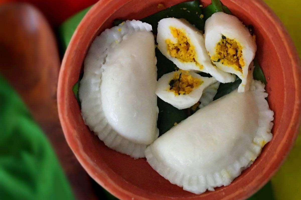 Jharkhand pittha - steamed rice flour dumplings with sweet or savory filling.