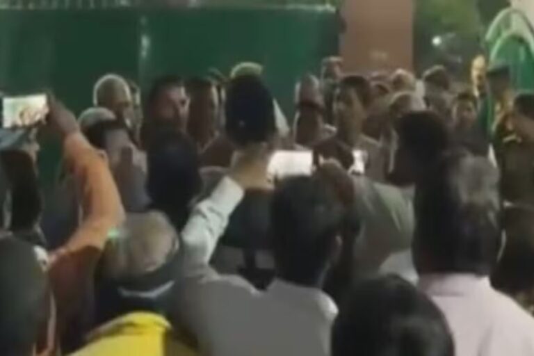RJD: संजय यादव पर फूटा राजद कार्यकर्ताओं का गुस्सा,  राबड़ी आवास के बाहर हंगामा