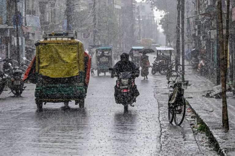 Rain Alert: 25,26,27 और 28 नवंबर तक भयंकर बारिश, इन राज्यों में कड़ाके की सर्दी, जानें देशभर के मौसम का हाल  