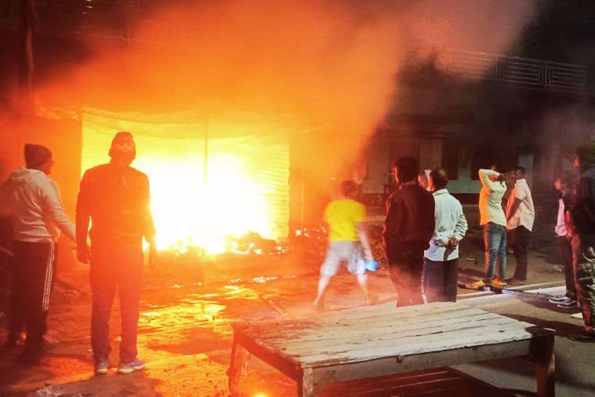 Shops Gutted in Bagodar giridih jharkhand