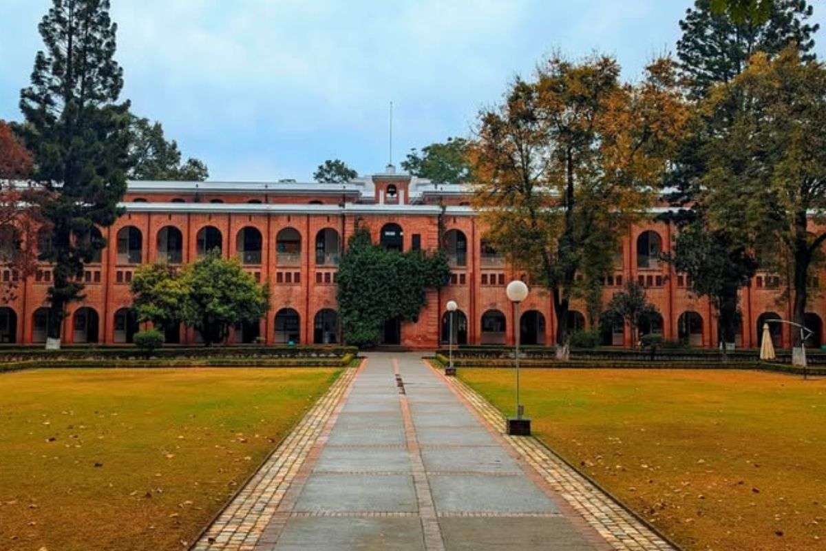 भारत के 8 सबसे महंगे स्कूल, क्लासरूम जैसे 5-स्टार होटल 1 The Doon School