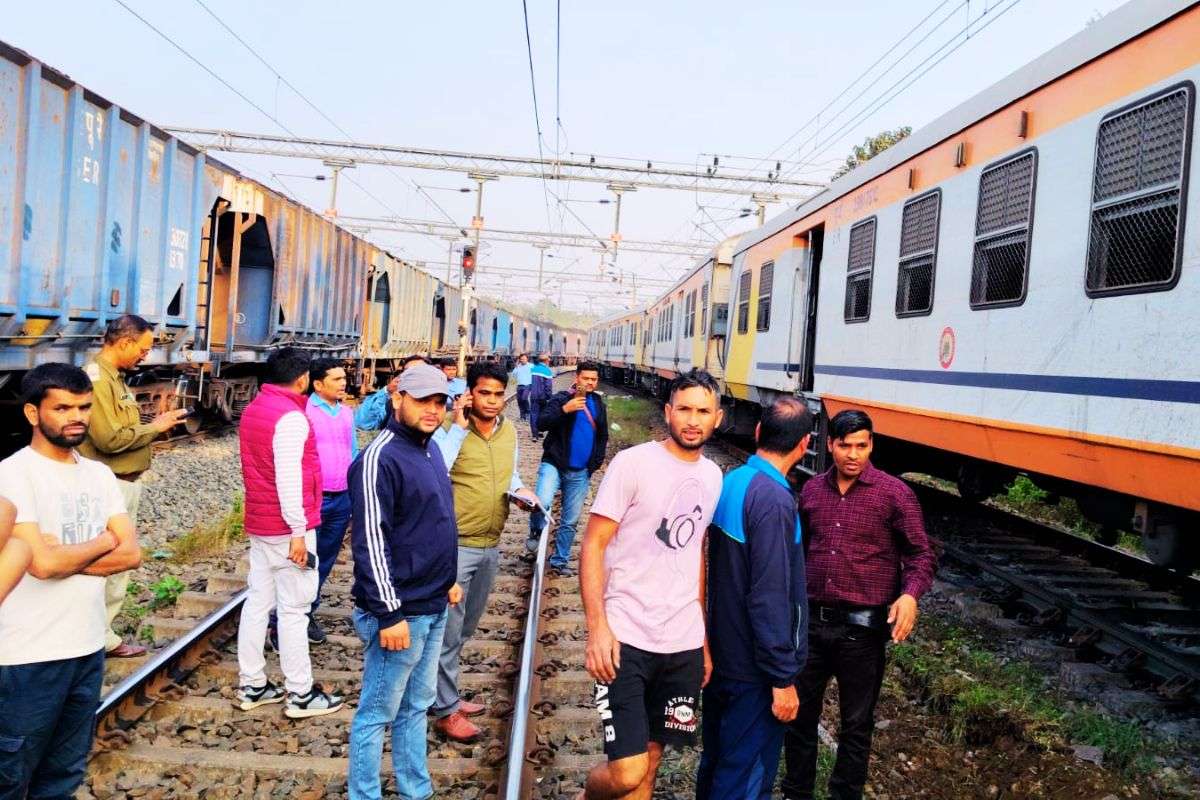 Train Accident Dumka Station 2 Bogies Derail
