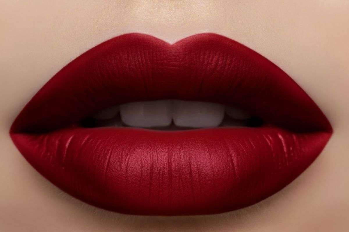 Trending Lipstick Shades: शादी के सीजन में चुनें ये ट्रेंडिंग लिपस्टिक शेड्स, हर स्किन टोन पर लगेंगे शानदार 5 Trending Lipstick Shades 3