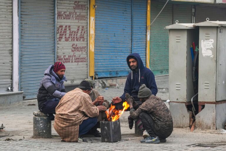 Weather Forecast: ठंड से ठिठुर रहा आधा भारत, मौसम लेगा फिर करवट, इन राज्यों में हाड़ कंपाने वाली बढ़ेगी सर्दी
