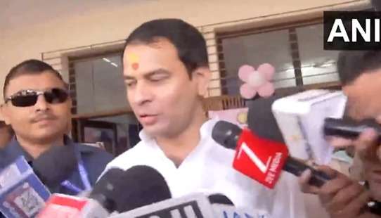 Bihar Election 2025: नीतीश, सम्राट, पवन, खेसारी सभी ने किया मतदान, लालू परिवार की फोटो में नहीं दिखे तेज प्रताप यादव 4 Whatsapp Image 2025 11 06 At 10.44.08 Am 1