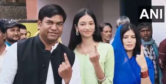 Bihar Election 2025: नीतीश, सम्राट, पवन, खेसारी सभी ने किया मतदान, लालू परिवार की फोटो में नहीं दिखे तेज प्रताप यादव 5 Whatsapp Image 2025 11 06 At 10.45.41 Am